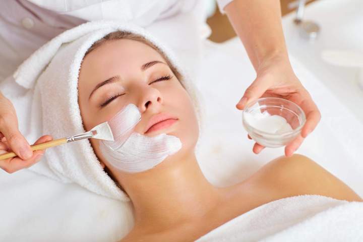Can Facial Treatments Help With Acne?<br/>Are Facial Treatments Effective for Acne? <br/>Can Acne Be Helped by Facial Treatments?