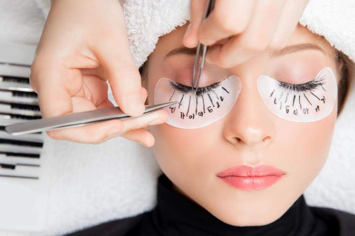 How Long Does a Lash Lift Last?<br/>What's the Average Duration of a Lash Lift? <br/>How Much Time Does a Lash Lift Take?